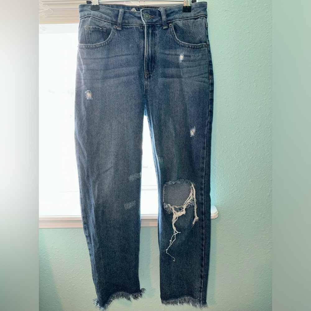 By Rewash Brand: High Rise
Size: 5 (fits like a size 4)
Color: Medium Blue
